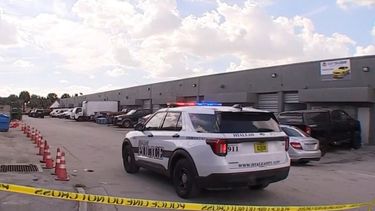 Vista general del parqueo donde se encuentra la cafetería La Lunita.