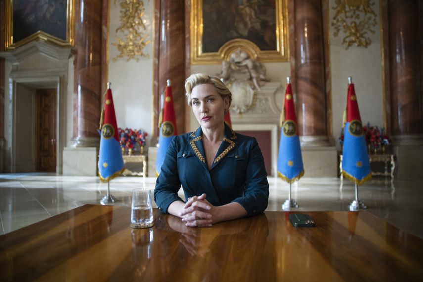 En esta imagen proporcionada por HBO, Kate Winslet en una escena de The Regime.