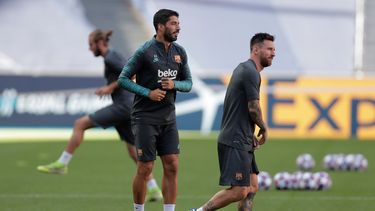 Lionel Messi y Luis Su&aacute;rez entrenan el jueves 13 de agosto, un d&iacute;a antes del juego entre el Barcelona y el Bayern por cuartos de final de Liga de Campeones