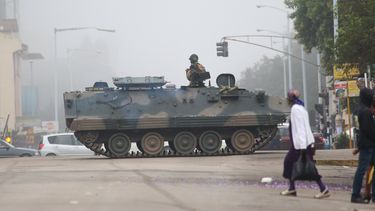 Militares anunciaron en cadena nacional de radio y televisión que asumen el control de Zimbabue, tras el derrocamiento de Robert Mugabe.&nbsp;