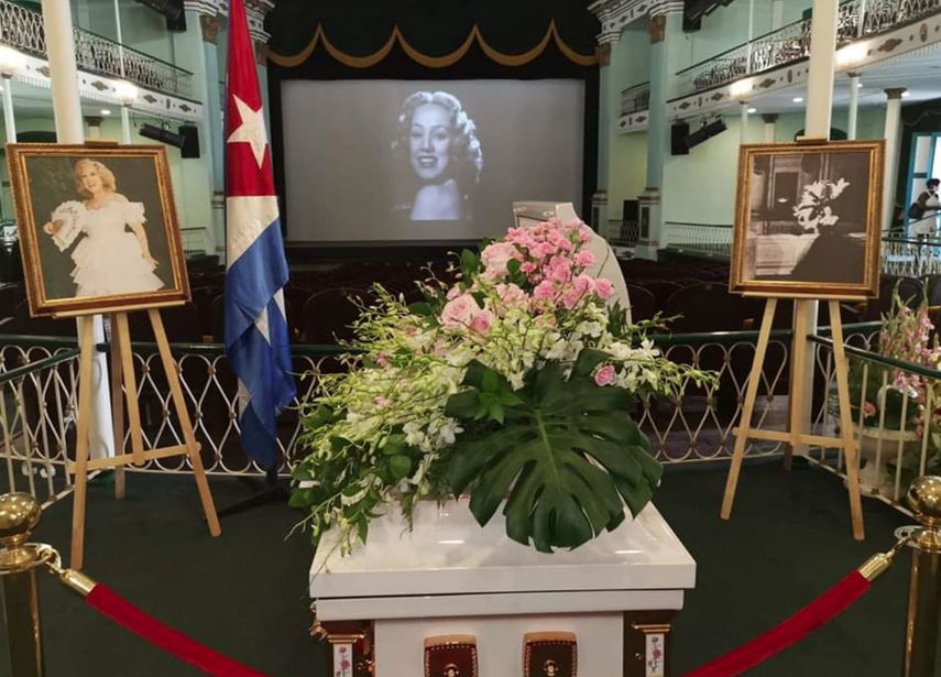 Fotograf&iacute;a del homenaje a la vedette de Cuba, Rosita Forn&eacute;s, publicada en la cuenta oficial de Twitter del Ministerio de Cultura de la isla.&nbsp;