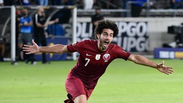 Ahmed Alaa festeja uno de los goles de Catar ante Honduras en el partido de la Copa de Oro realizado el martes 20 de julio de 2021 en Houston