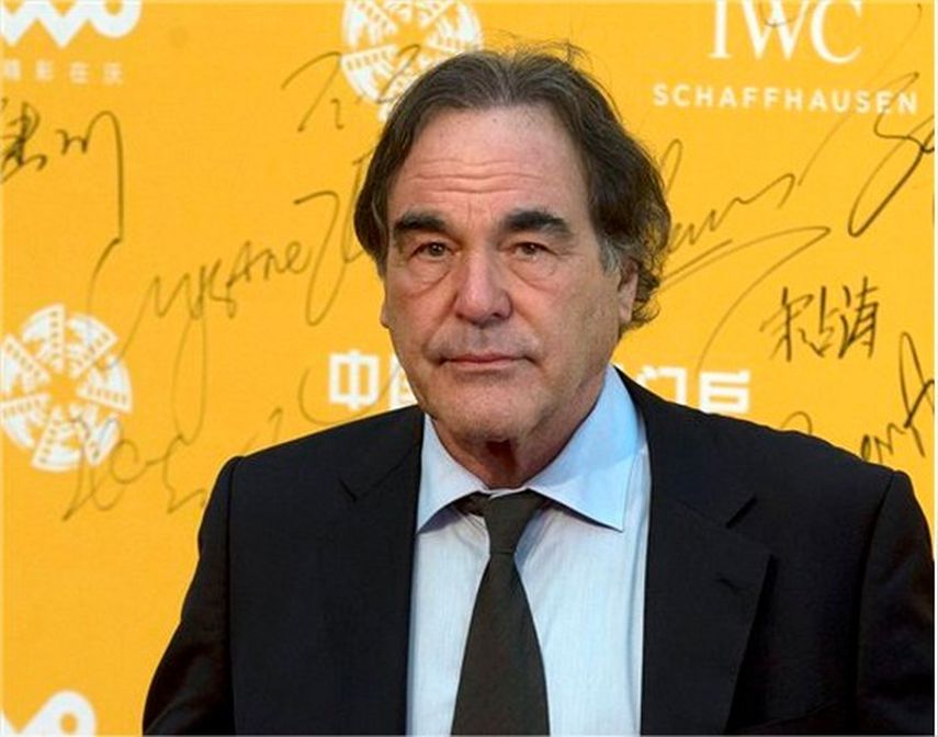 ARCHIVO - Esta imagen del 16 de abril del 2014 muestra al director cinematográfico estadounidense Oliver Stone en el 4to Festival Internacional de Cine de Beijing, celebrado en esa ciudad china. Stone escribirá y dirigirá una película sobre Edward Snow
