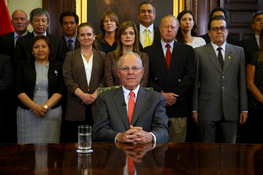 Kuczynski, que presentó su renuncia la tarde del miércoles tras acusaciones de corrupción que el gobernante niega, sigue siendo el mandatario hasta que el Congreso lo decida