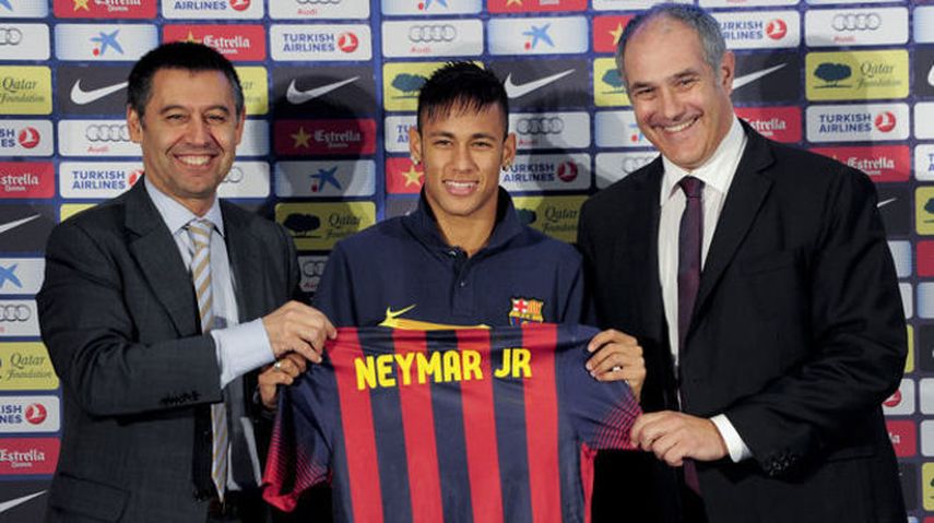 El fichaje de Neymar sigue siendo polémico luego de tres años con el uniforme azulgrana. (EFE)