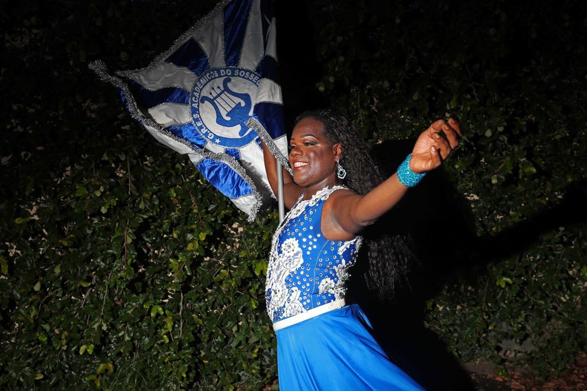 Tampoco será el primer hombre que lo hace en los tiempos recientes, ya que en 2014 el conocido coreógrafo Carlinhos de Jesús representó a Ubaldo, el primer portabandera de la historia.&nbsp;