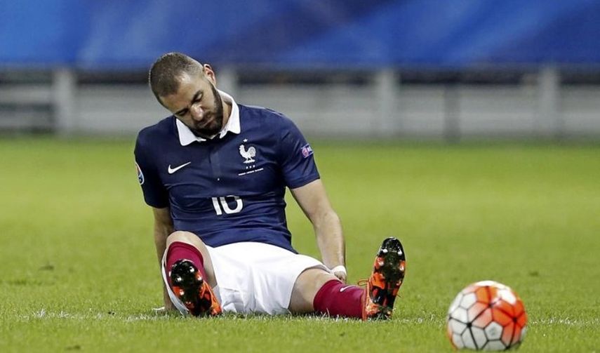 Los aficionados franceses no quieren que Benzemá vuelva a vestir los colores de su selección. (EFE)