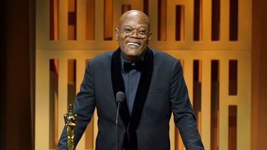 Samuel L. Jackson recibe su Oscar honorario en la ceremonia de los Premios de los Gobernadores, el viernes 25 de marzo en el Ray Dolby Ballroom, en Los Ángeles.
