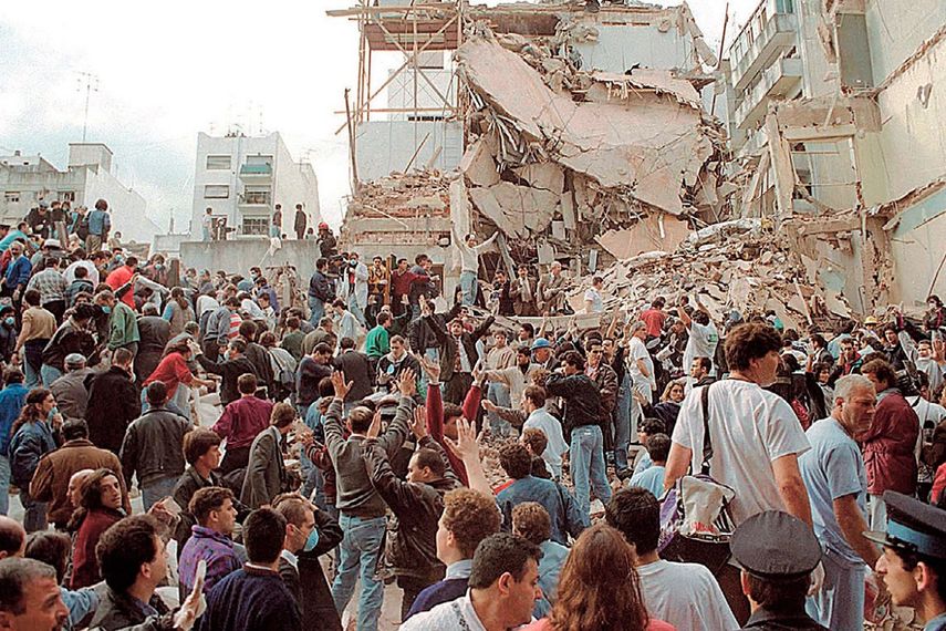 Atentado al centro comunitario judío Asociación Mutual Israelita&nbsp;Argentina&nbsp;(AMIA) en 1994, en Buenos Aires.