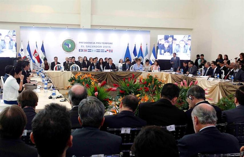 Vista general de este viernes 18 de diciembre de 2015, de la XLVI Cumbre de jefes de Estado y de Gobierno del SICA en San Salvador, El Salvador (EFE)