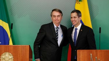 Jair Bolsonaro y Juan Guaidó el 28FEB19 en Brasilia.&nbsp;