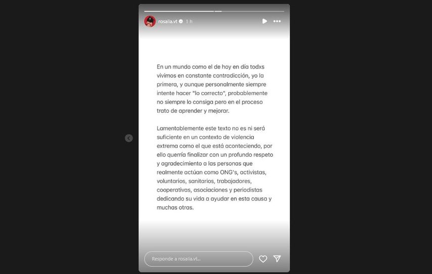 La cantante española Rosalía responde al diseñador Miguel Adrover.
