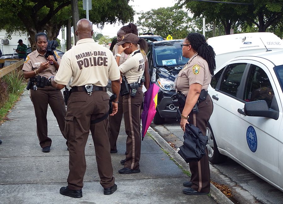 comentario Inseguro industria Policía de Miami-Dade anticipa el éxito de las cámaras personales en los  uniformes