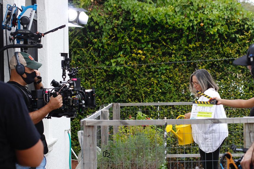 La actriz Elba Escobar en una escena del cortometraje Ensueño.