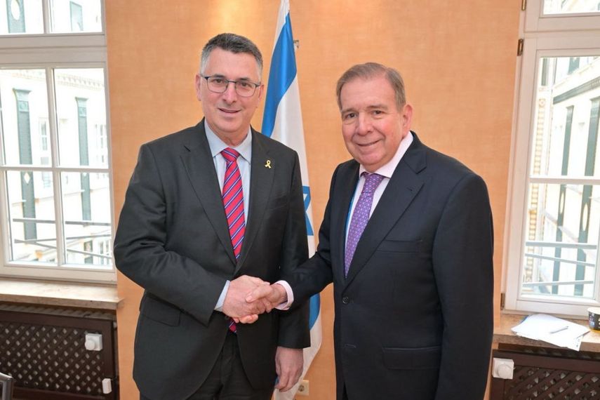 Edmundo González Urrutia, presidente electo de Venezuela, se reunió con el canciller de Israel, Gideon Sa’ar, en Múnich el 15 de febrero de 2025