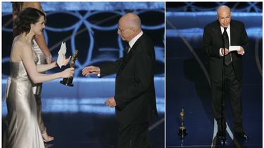 En esta combinación de fotos, la actriz Rachel Weisz le entrega a Alan Arkin el Óscar al mejor actor de reparto por Little Miss Sunshine, a la izquierda, y Arkin da su discurso de aceptación, tras colocar su estatuilla en el piso, durante la gala de premiación el 25 de febrero de 2007 en Los Ángeles.&nbsp;