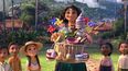 En esta imagen difundida por Disney, Mirabel, cuya voz hace Stephanie Beatriz, en una escena de la cinta animada Encanto.&nbsp;