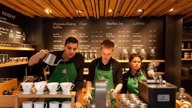 Los trabajadores masculinos que&nbsp;tengan un&nbsp;hijo contarán con doce semanas de permiso sin retribución.