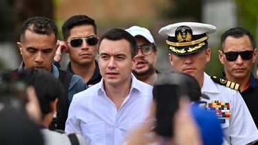 El presidente Daniel Noboa llega al Festival de la Independencia de Guayaquil el 8 de octubre de 2025.