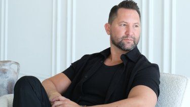 El artista plástico Daniel Acero, conocido en el ámbito contemporáneo como Politics
