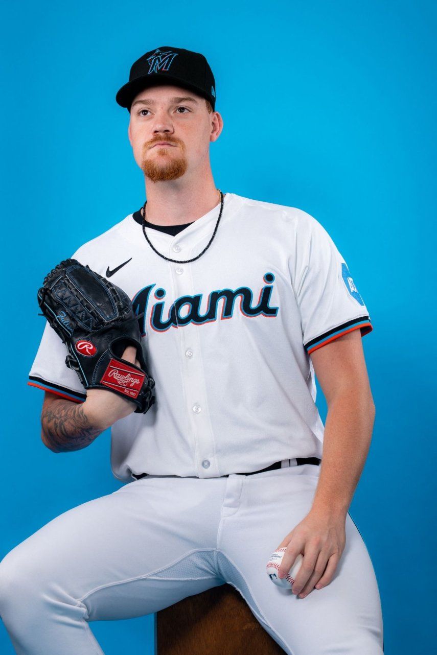 El lanzador Dax Fulton, de los Marlins de Miami, se encuentra en plena batalla por un cupo en el roster del equipo grande en estos entrenamientos primaverales.