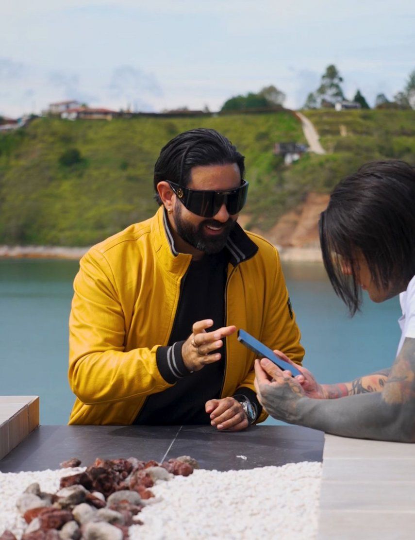 Newman Pérez, creador de la Crypto Beats, junto al influencer Yeferson Cossio.&nbsp;