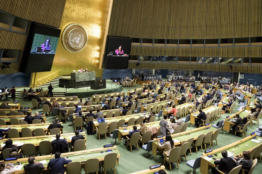 La presidenta del 73er período de sesiones de la Asamblea General de la ONU, la ecuatoriana María Fernanda Espinosa, preside la reunión que pide el fin del embargo de EEUU a Cuba.