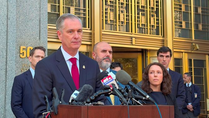El jefe de la fiscalía federal principal para el Distrito Sur de Nueva York, James M. McDonald, denunció cómo el régimen de Venezuela recurrió a abusos sistemáticos para silenciar a la oposición política, tras su acusción el 8 de octubre de 2026.&nbsp;