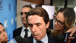 Aznar destacó que Ledezma, que huyó este viernes a Colombia y desde allí voló a España, es una de las voces más críticas contra el chavismo y un referente moral de la oposición democrática.