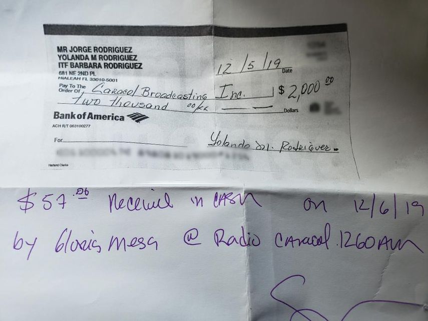 Cheque entregado en Radio Caracol por el exalcalde Julio Mart&iacute;nez.