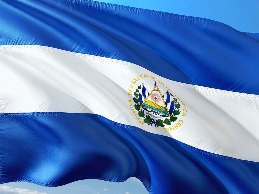 Imagen referencial a la Bandera de El Salvador