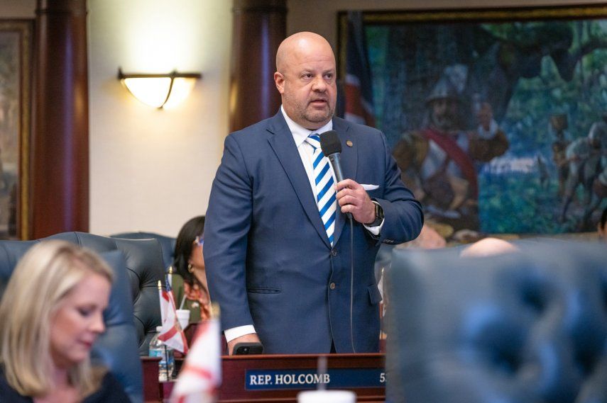El representante estatal republicano Jeff Holcomb, del distrito 53, en la Cámara. 