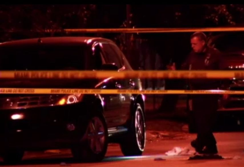 El hecho se registró este domingo cuando el auto que manejaba Reyes se descompuso en NW 4 Street 10 Avenue.