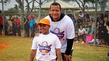 Cabrera se tomó un receso en su agenda para compartir con los pequeños en el sur de la Florida.