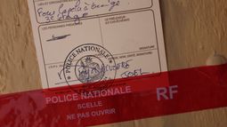 La policía precintó la vivienda donde fueron encontrados los cinco bebés muertos (AFP)