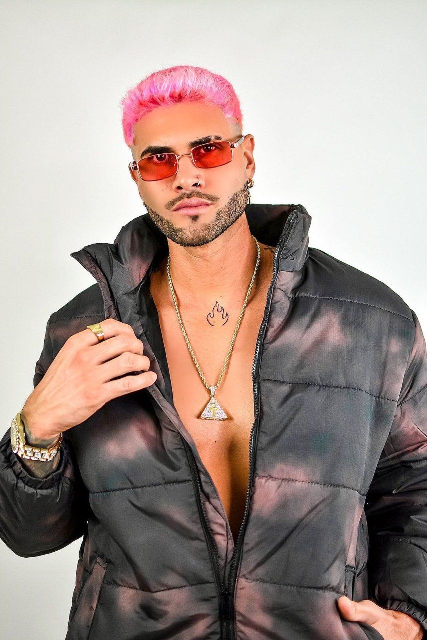 El cantante y compositor Relio.