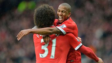 El Manchester United se colocó a ocho puntos del líder de la Premier League, el Chelsea (EFE)