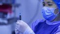 Trabajador de la salud con vacuna contra el COVID-19 Trabajador de la salud con vacuna contra el COVID-19