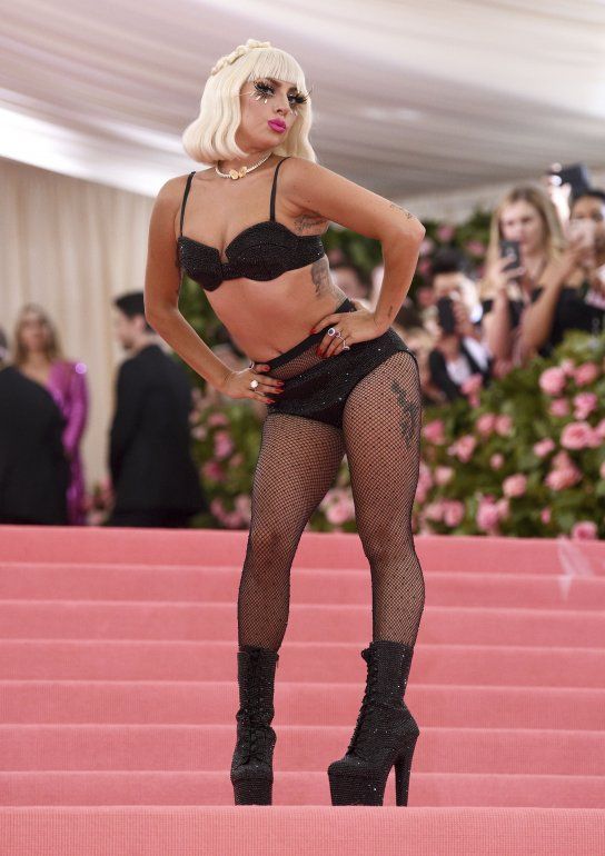 Lady Gaga asiste a la gala benéfica del Instututo del Vestuario del Museo Metropolitano de Arte en Nueva York el 6 de mayo de 2019.