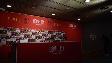 La tribuna de prensa vacía se ve mientras el Real Madrid decide no asistir a una conferencia de prensa en el estadio de La Cartuja en vísperas de su final de la Copa de España (Copa del Rey) entre el FC Barcelona y el Real Madrid CF en Sevilla, el 25 de abril de 2025.&nbsp;