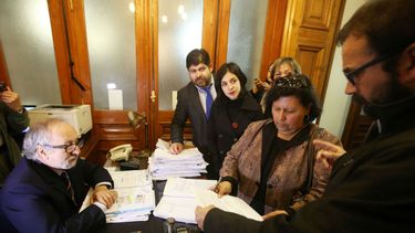 La querella fue interpuesta por los diputados Hugo Gutiérrez y Karol Cariola, del Partido Comunista, junto a la Agrupación de Familiares de Detenidos Desaparecidos