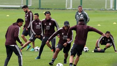mexico prepara con alegria su partido inaugural contra la campeona