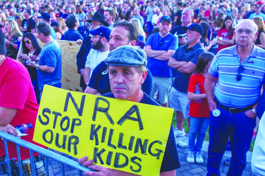 La opinión pública pide un control mayor de las armas de fuego en la ciudadanía.