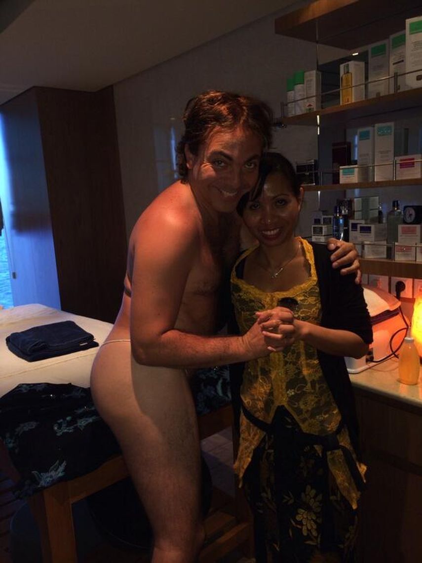 Cristian Castro sorprende, se desnuda y se exhibe en Twitter