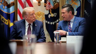 El presidente Donald J. Trump y el jefe del Pentágono Pete Hegseth.