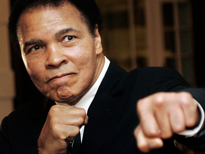 Los actos del funeral del legendario púgil estadounidense Muhammad Ali, fallecido hace una semana los 74 años, comenzaron este jueves con una ceremonia por el rito islámico (ARCHIVO)