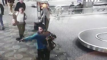 Momento en que el sospechoso dispara en el aeropuerto de Fort Lauderdale.&nbsp;