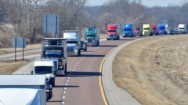 Caravana de camiones en Estados Unidos.