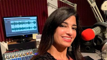 Viviam María conduce en Miami el programa radial Cubaneando.