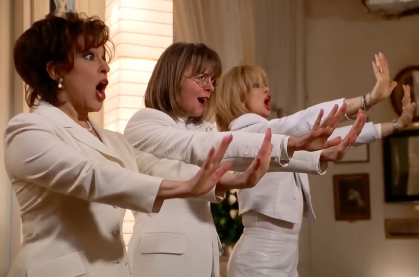 Captura de pantalla de Diane Keaton, Bette Midler y Goldie Hawn en la película El Club de las Divorciadas &nbsp;